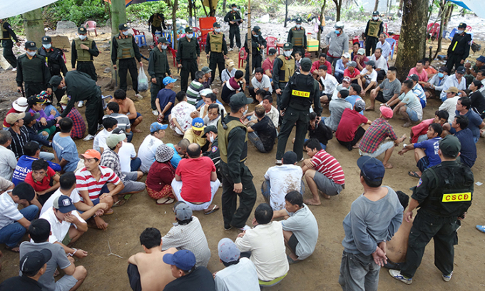 120 cảnh sát bao vây sòng bạc biên giới An Giang